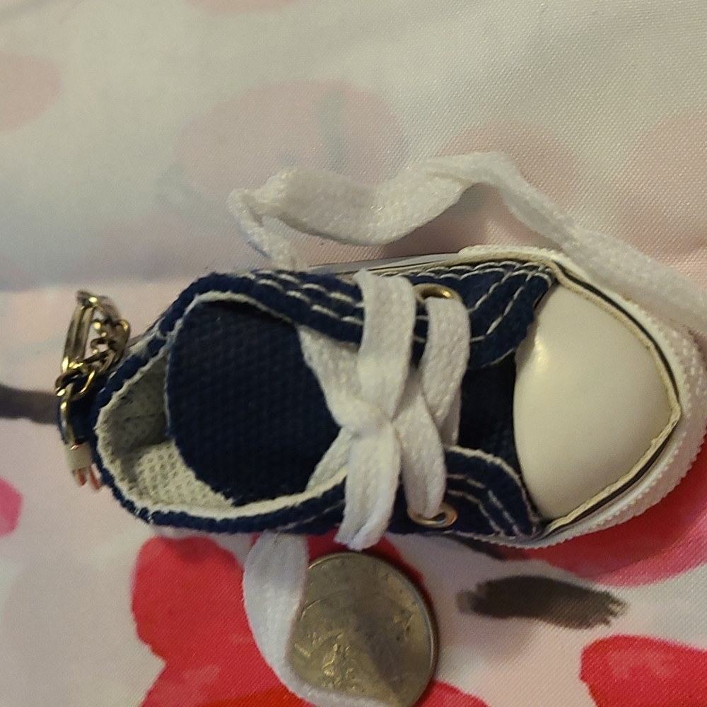 Little Sneaker Keychains 2" - Picture 5 of 9